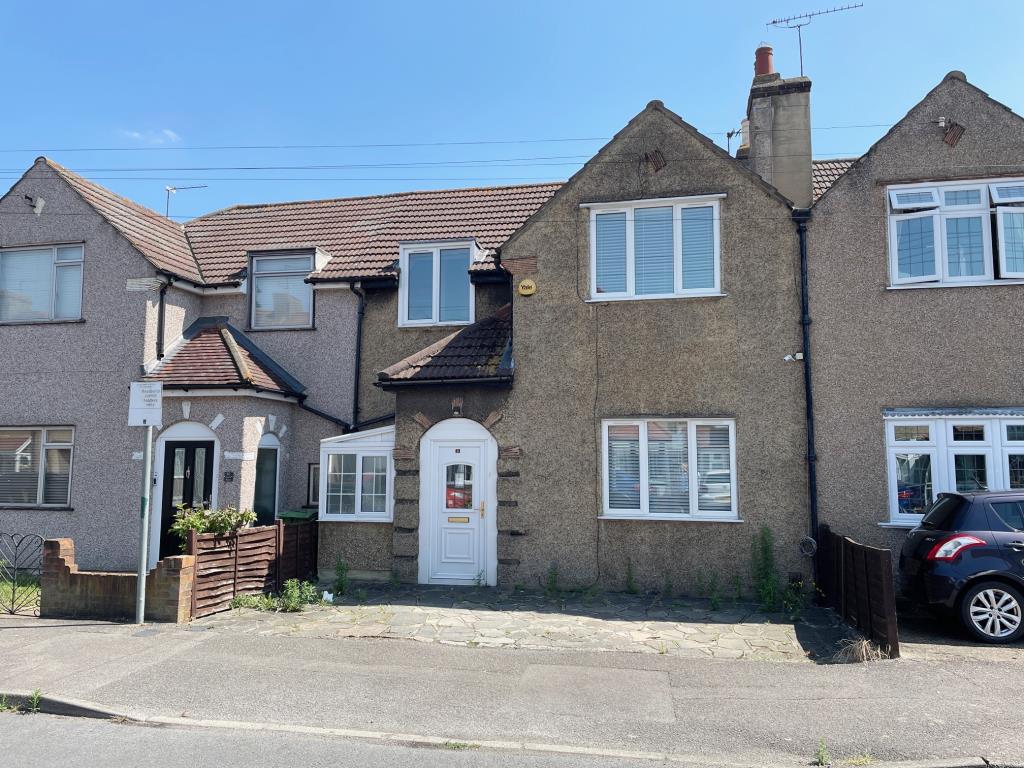 Lot: 27 - THREE-BEDROOM TERRACE HOUSE FOR IMPROVEMENT - Driveway leading to entrance door